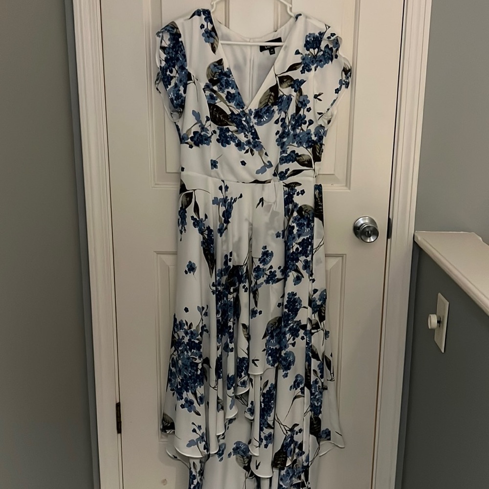 Lulu’s white and blue floral layered maxi